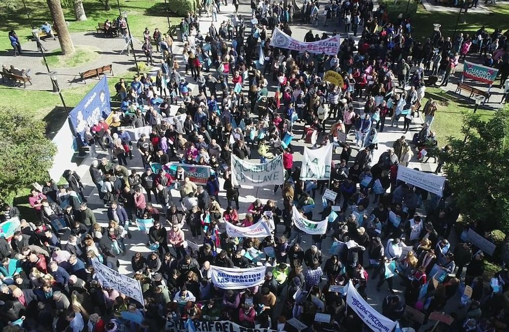La convocatoria por la defensa de la lucha antigranizo convocó a muchas personas y se realizó una caravana de vehículos en San Rafael. Foto: Prensa Municipalidad de San Rafael