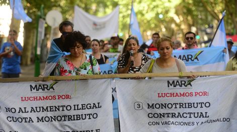 Los monotributistas se oponen al ajuste “ilegal” de AFIP en la cuota mensual. Foto: Claudio Gutiérrez / Archivo.