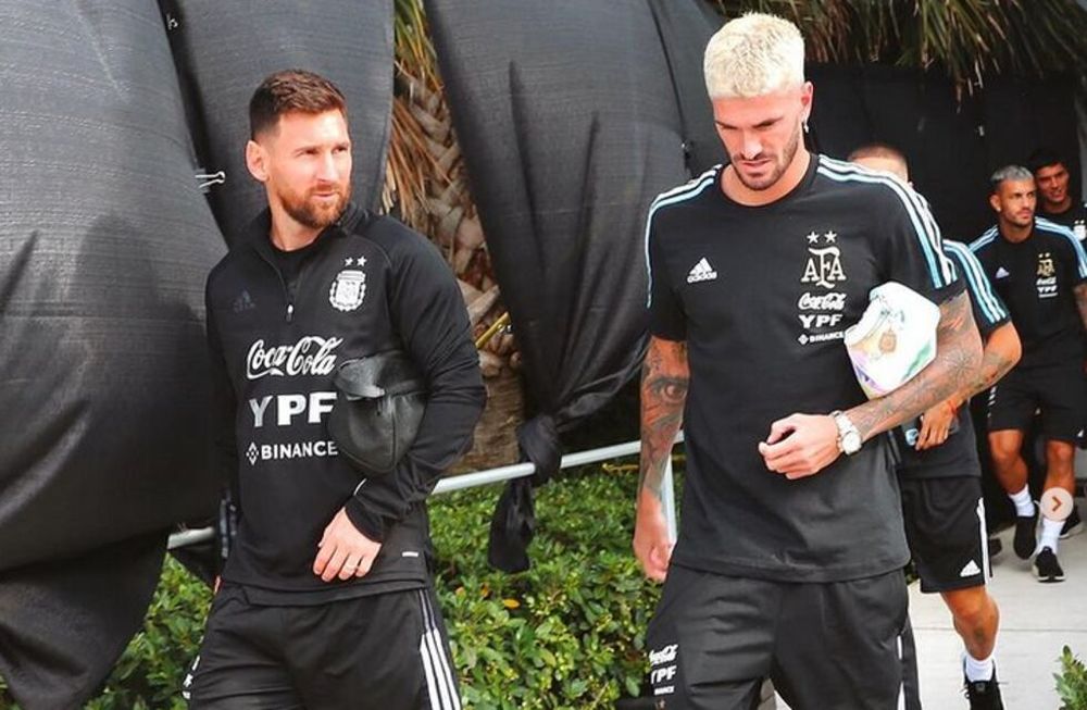 Rodrigo de Paul junto a Lio Messi.