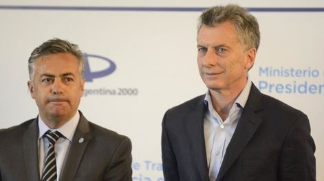 No hay peor enemigo que el fuego amigo - Por Carlos Salvador La Rosa