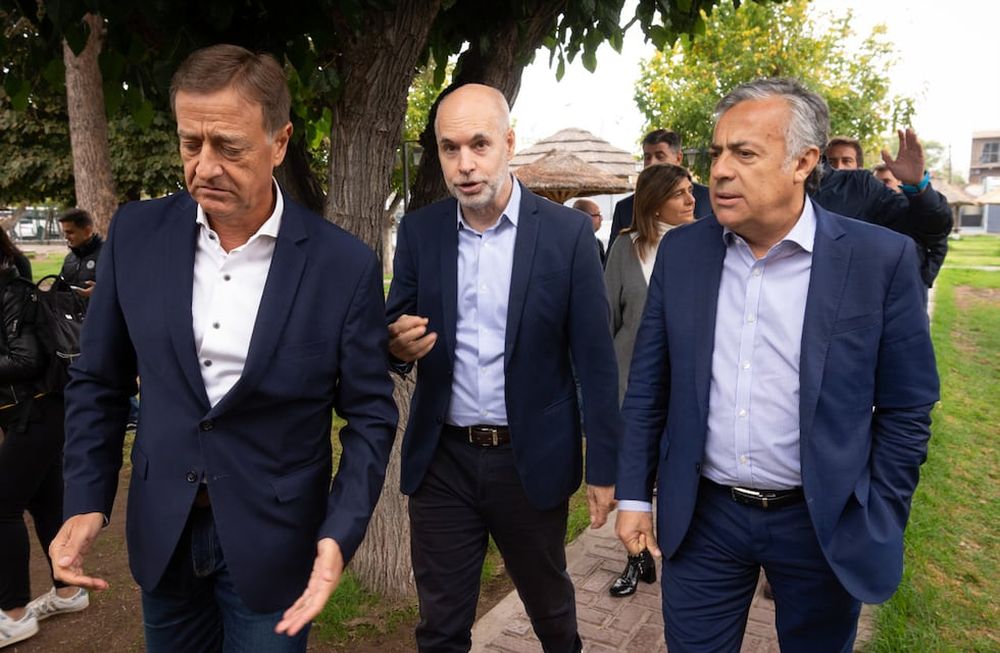 Rodolfo Suárez, Horacio Rodríguez Larreta y Alfredo Cornejo presentaron el Frente Cambia Mendoza en el Club Andes Talleres.  Foto: Ignacio Blanco / Los Andes