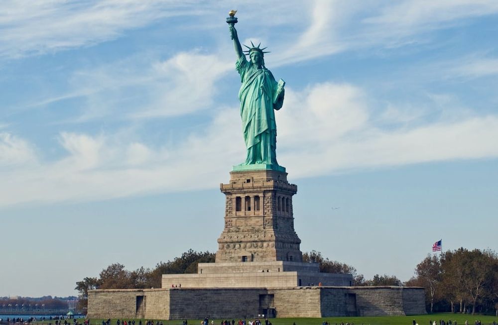 Desde Francia exigen de vuelta la Estatua de la Libertad a Estados Unidos.