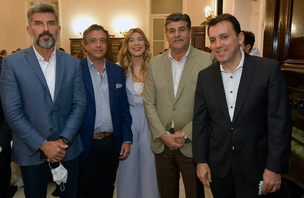 28 de abril 2022 Mendoza  PolíticasAsumieron los Diputados Provinciales en el LegislaturaEn la foto Ulpiano Suarez, Víctor Ibáñez, Giuliana Diaz, Mario Abed y Tadeo García Zalazar Foto: Orlando Pelichotti / Los Andes