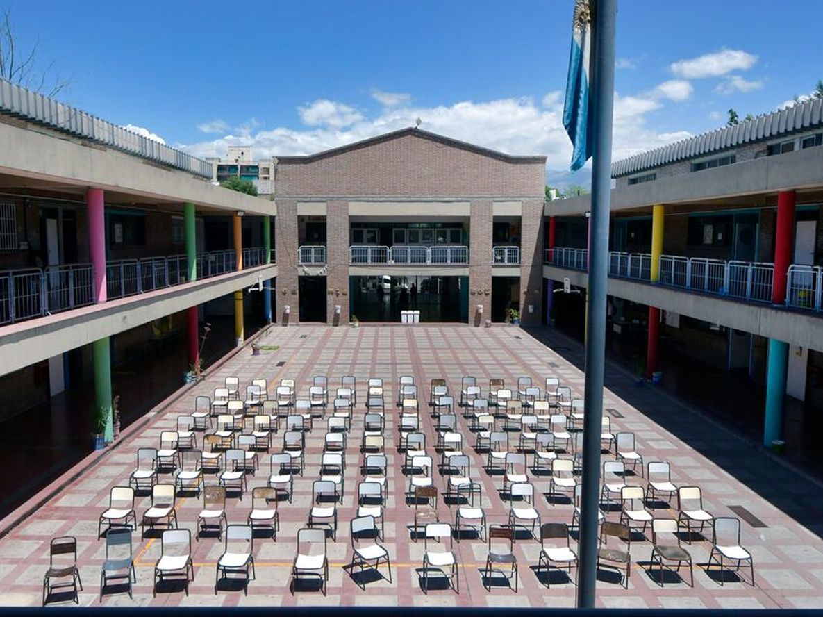 Escuela José Vicente Zapata. Foto: Orlando Pelichotti / Los Andes