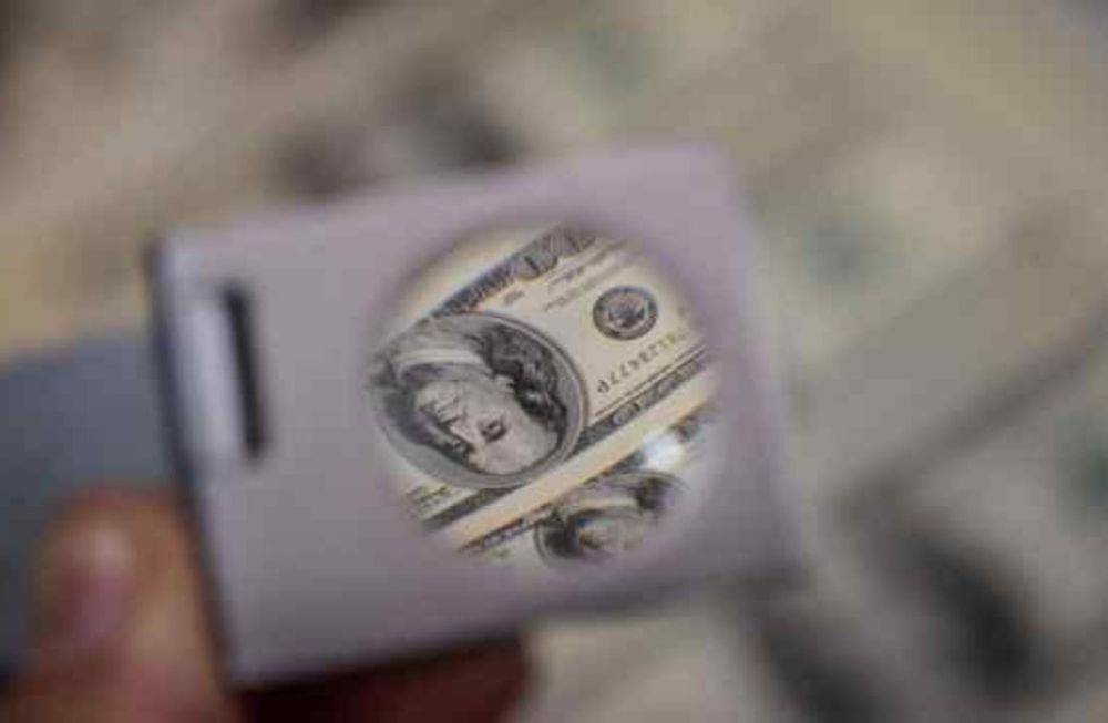 Dólar. El precio social de la divisa norteaméricana, despojada de sus múltiples distorsiones, es uno de los ítem elaborados en el informe que se presentará en la UNCuyo. (La Voz / Archivo).