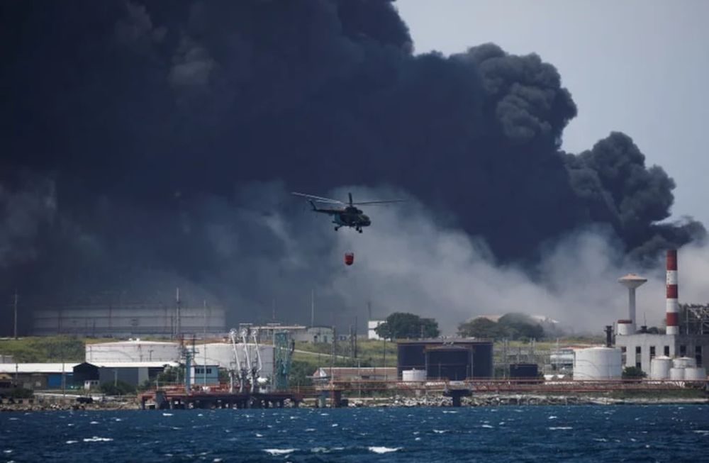 Luego de que explotaran tanques de petroleo, más de 70 personas resultaron heridas. - Gentileza / AP