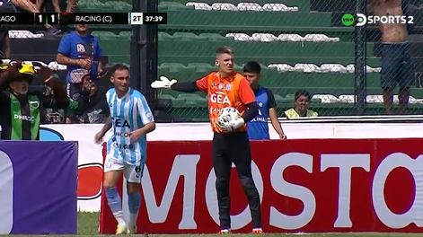Los Andes | Expulsaron a la mascota de Nueva Chicago por insultar al arquero en pleno partido. Captura: Dsports