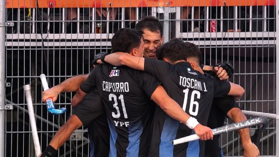 Tomás Domene fue la gran figura de Los Leones con tres goles en la victoria ante Inglaterra por el Mundial de hockey césped.