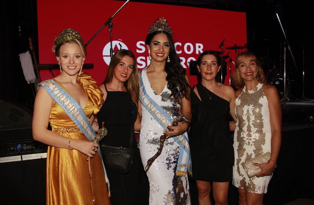 Giuliana Pilot (virreina nacional de la Vendimia 2022), Virginia Rivone , Natasha Sánchez (reina nacional de la Vendimia 2022), Analia Costa y Carolina Salamone. - Foto: Fernando Grosso / Los Andes