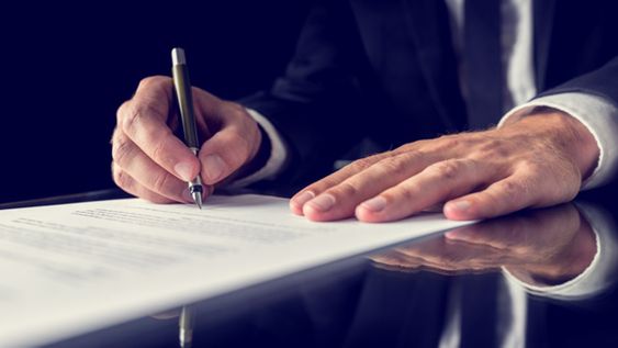 Así firman las personas exitosas, según la grafología.