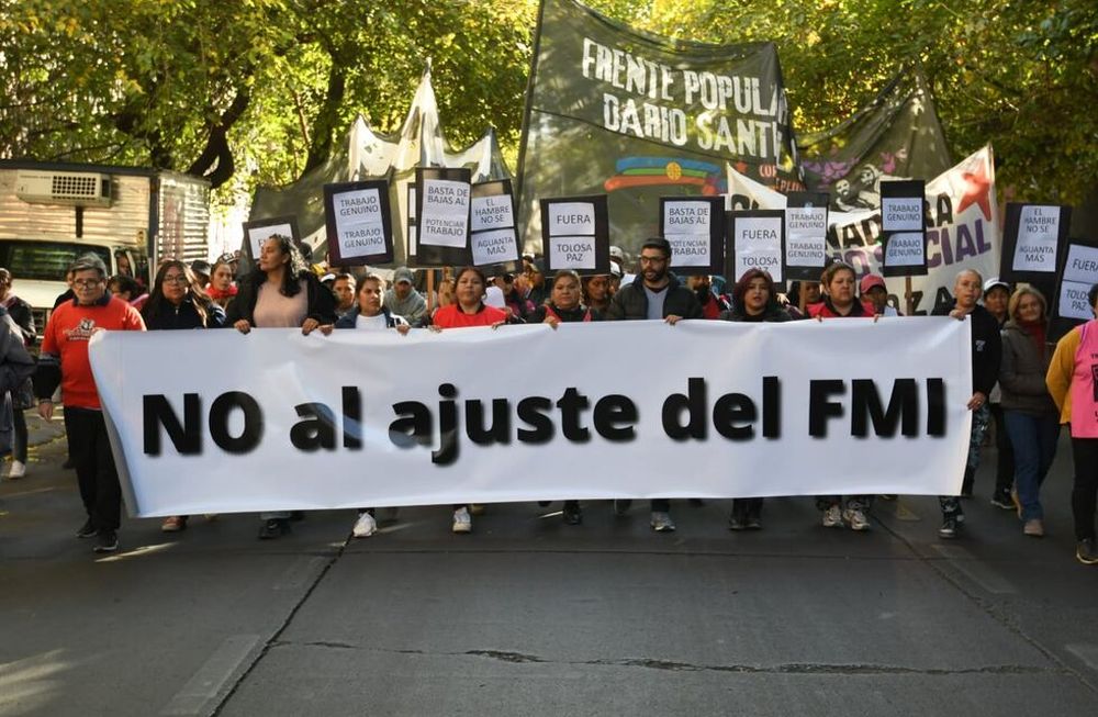 La columna del Polo Obrero en la marcha hacia Casa de Gobierno. Foto: Ignacio Blanco