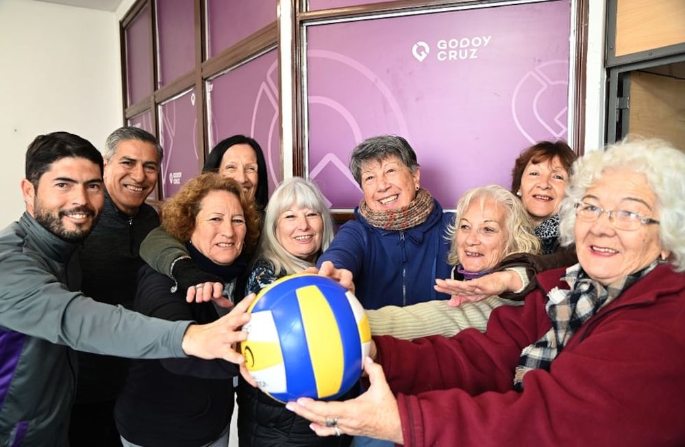 Newcom en Godoy Cruz: de qué se trata el deporte que “cambia vidas” y fomenta la integración de personas mayores