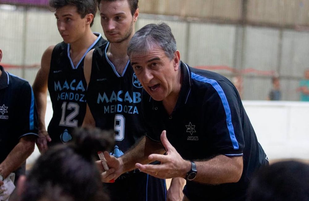 Eduardo Nicastro, en su último club: Macabi, con el cual llegó a todas las finales de los últimos años, excepto la que arranca el domingo entre Atenas y San José.