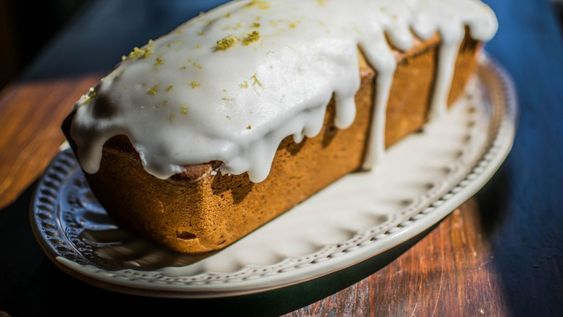 Este budín fresco y esponjoso demuestra que esta receta sin gluten puede ser igual de tentadora que una con harina de trigo. Este budín fresco y esponjoso demuestra que esta receta sin gluten puede ser igual de tentadora que una con harina de trigo.