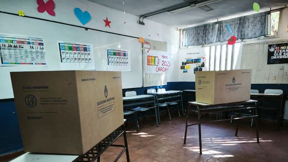 La Junta Electoral reportó que la asistencia se mantuvo por debajo del 30% en todos los distritos durante la primera mitad de la jornada.