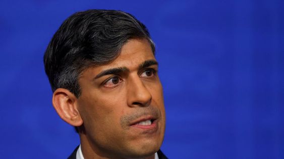 El primer ministro británico, Rishi Sunak, ofrece una conferencia de prensa en su residencia oficial en Downing Street, Londres, el 22 de abril de 2024. (Toby Melville/Pool Foto vía AP)