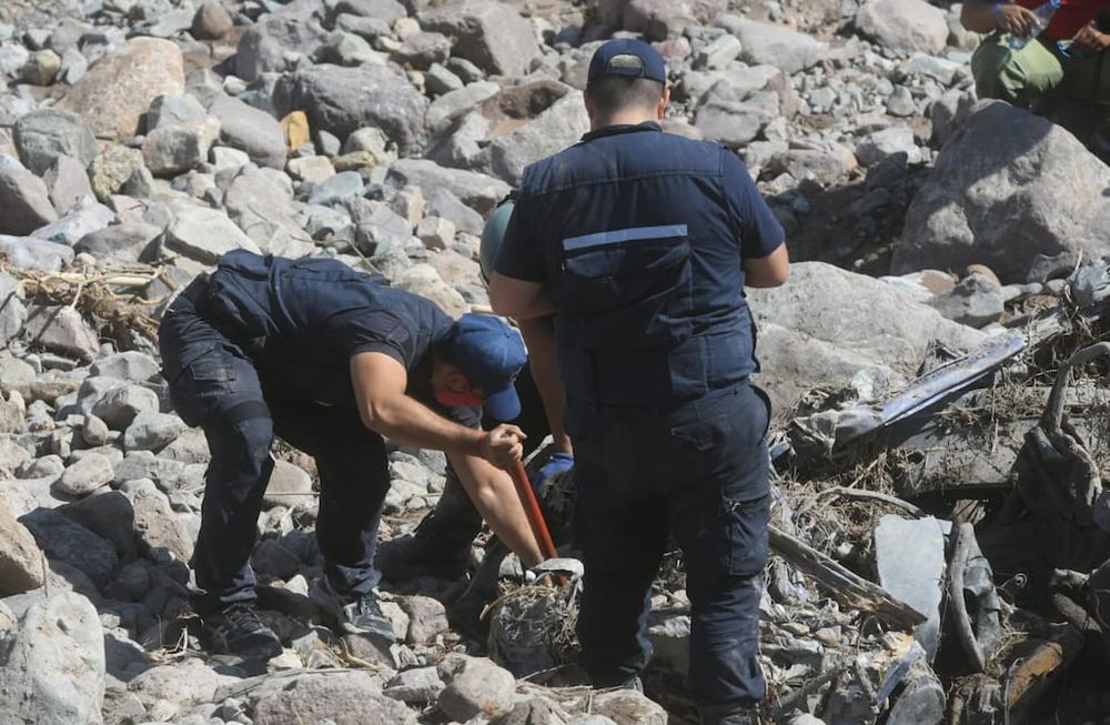 Destruído. Así encontraron el auto que arrastró la crecida.  Ignacio Blanco / Los Andes