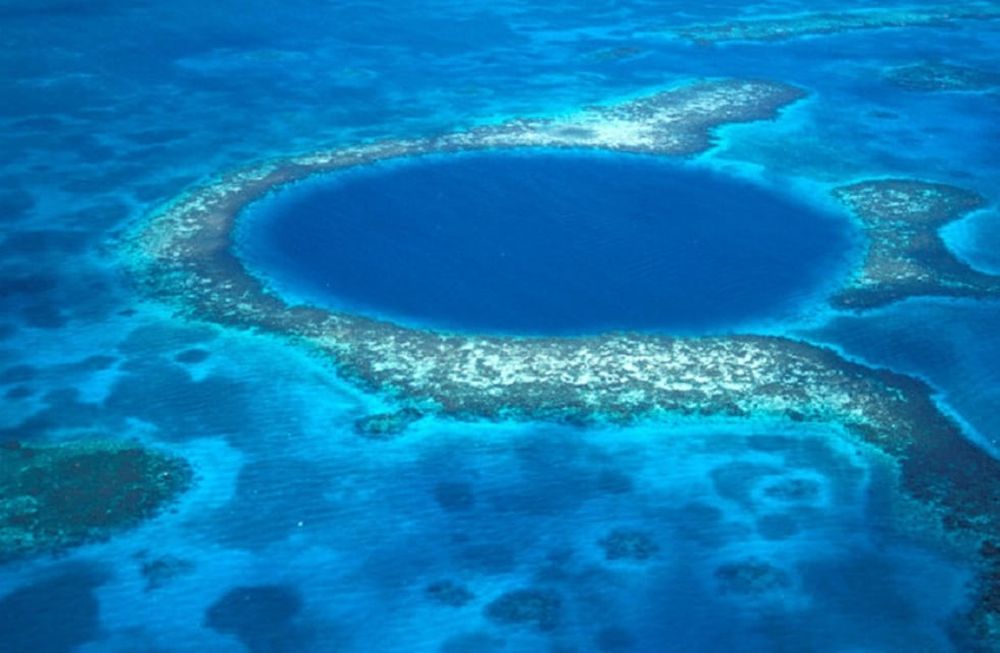 Hay varios similares en el planeta. En la foto, el Gran Agujero Azul del mar Caribe, en la costa de Belice. Angelo Cavalli / www.globallookpress.com