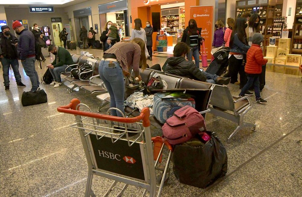 El aeropuerto de Mendoza Francisco Gabrielli,  recibió autorización como «corredor seguro» y podrán regresar los vuelos internacionales Mendoza se convertirá en el primer aeropuerto del interior del país con autorización para volver a recibir vuelos internacionales desde el estallido de la pandemia de Covid 19,  en marzo de 2020, poniendo fin a la situación de desigualdad que vivían pasajeros de las provincias, los cuales debían movilizarse via Buenos Aires para ingresar o salir de Argentina Foto: Orlando Pelichotti