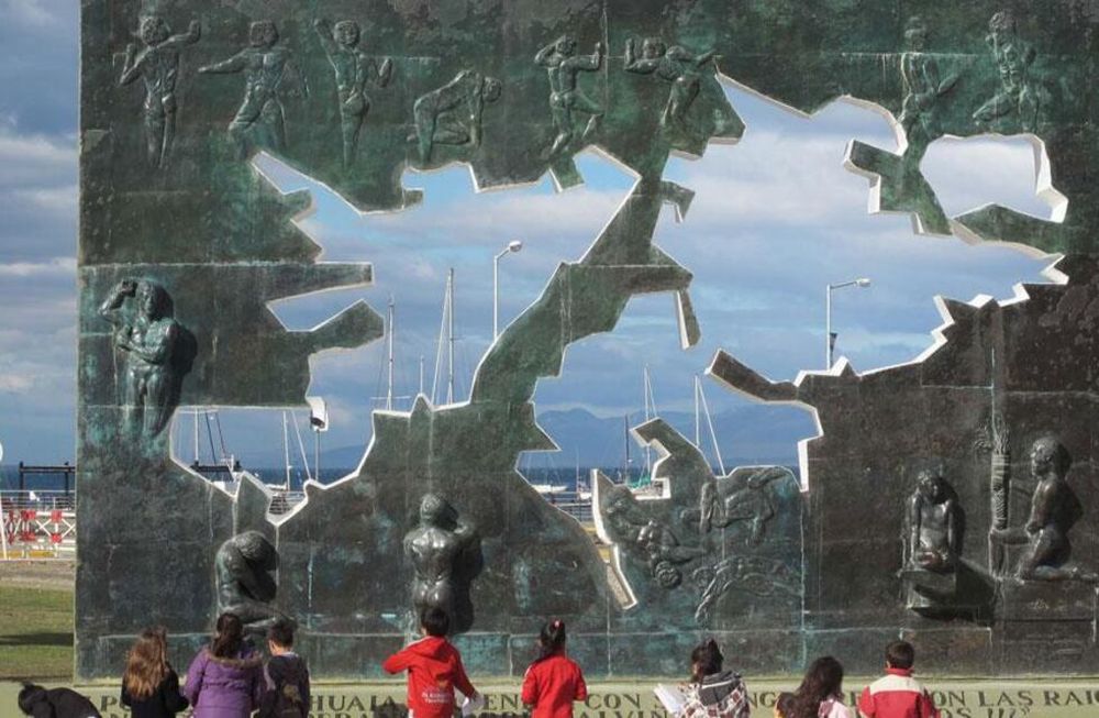 Habrá seguramente ciudadanos nostálgicos de buena fe que se nieguen a aceptar esta realidad, pero a la realidad se la puede tomar de muchas formas, menos ignorarla.