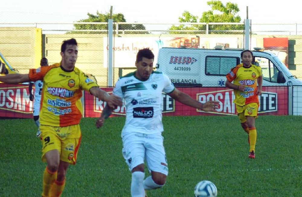 Le soplaron la primera chance