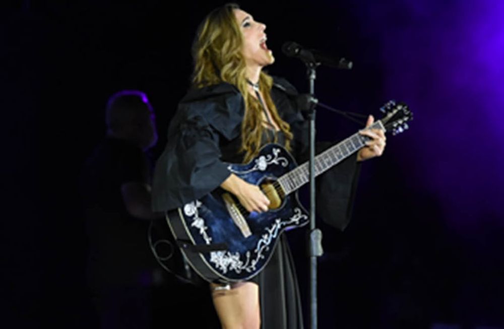 La Sole recibió el cariño del público, que desde temprano ocupó sus asientos en el teatro griego pese al anuncio de lluvias. | Foto: Mariana Villa / Los Andes