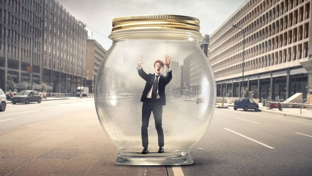 4 errores que cometemos a diario y nos dejan estancados, según especialistas