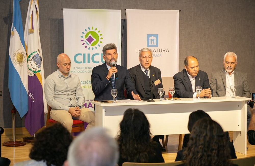 Ulpiano Suarez participó del primer Congreso Internacional de Investigación, Ciencia y Universidad