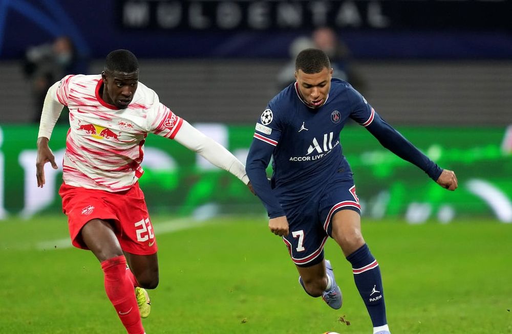Los parisinos empataron con el Leipzig y quedaron segundos / AP.
