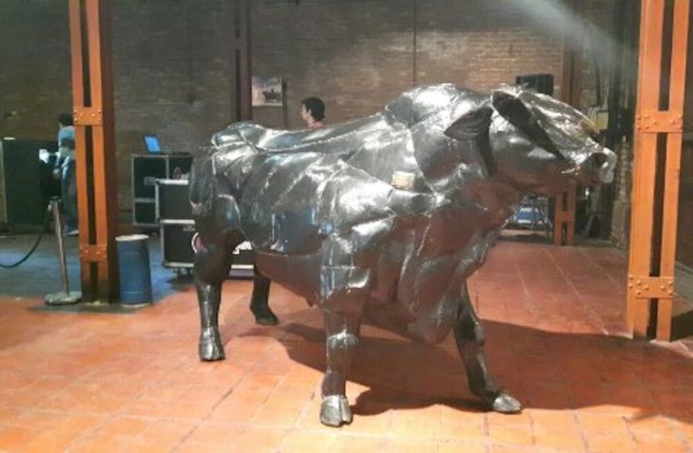 El toro de Giol coronará la puesta en valor de la plaza departamental de Maipú