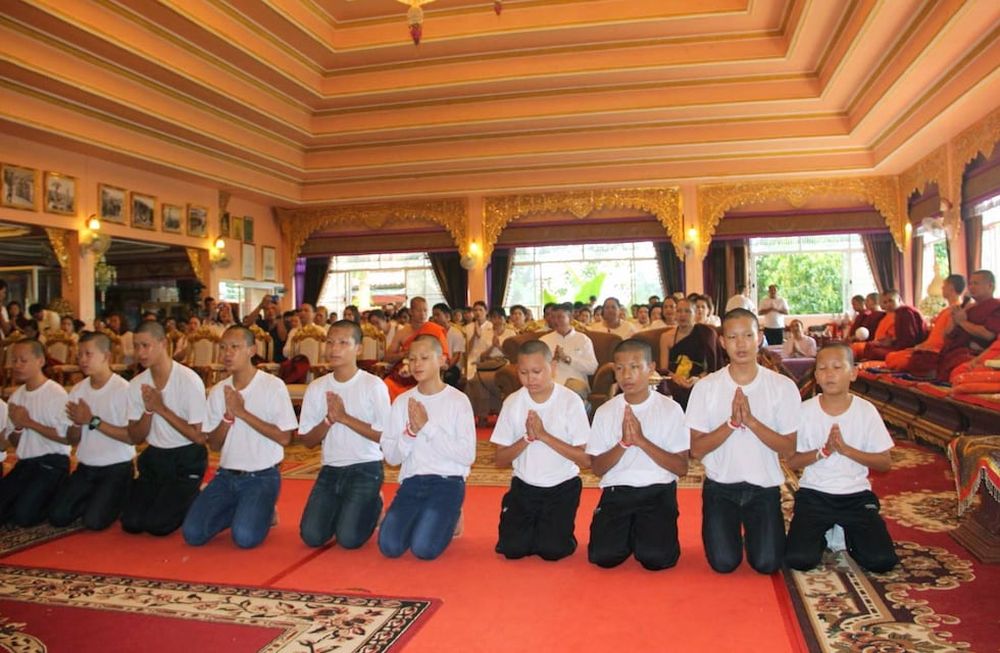 Los chicos del milagro de la cueva de Tailandia volvieron a la escuela