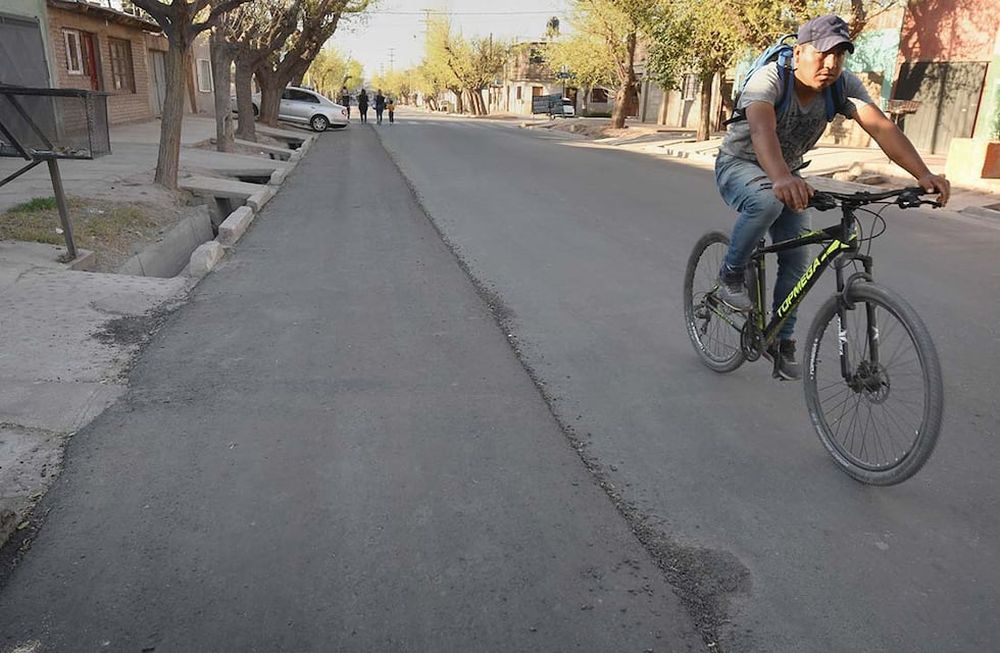 Desde la Cámara Empresaria de Guaymallén estiman que se verán afectados unos 150 comercios por la bicisenda. Foto: José Gutiérrez / Los Andes