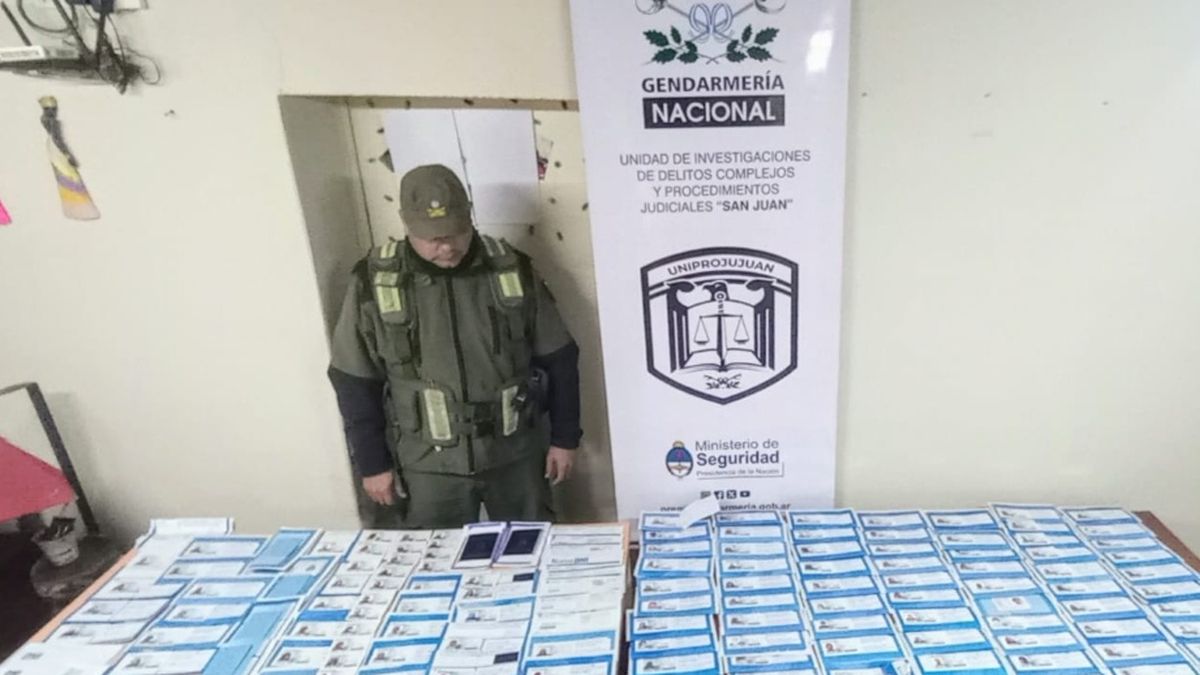 La jefa del registro civil y su banda hacían DNI "truchos" y los vendían: la compleja "fábrica" que generó estafas por $150 millones
