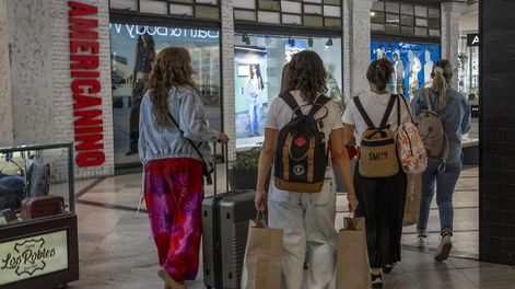 Argentinos de compras en Chile