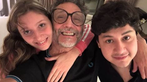 La foto de Fito Páez con Cecilia Roth, Romina Ricci y sus hijos en el cumpleaños de Margarita