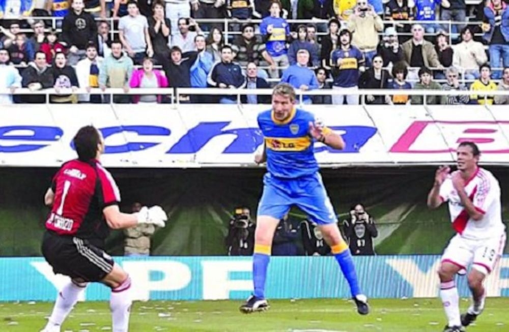 Hoy, se cumplen 9 años de la última locura de Martín Palermo: golazo a River en la Boca