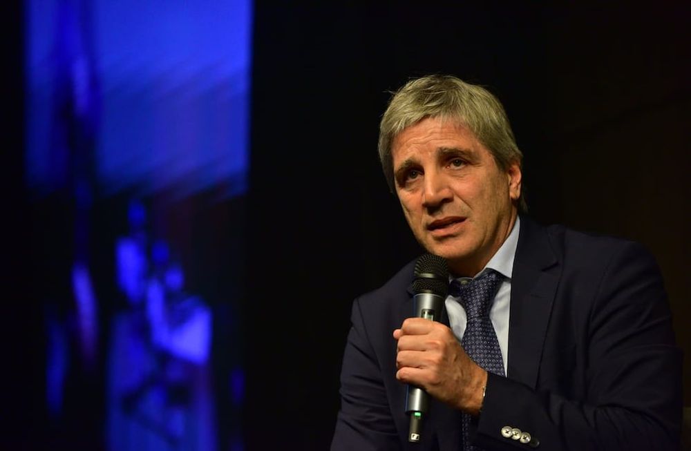 El ministro de Economía de la Nación, Luis Caputo disertó en la Bolsa de Comercio de Córdoba, en el marco del habitual “Ciclo de coyuntura”. (José Gabriel Hernández / La Voz)