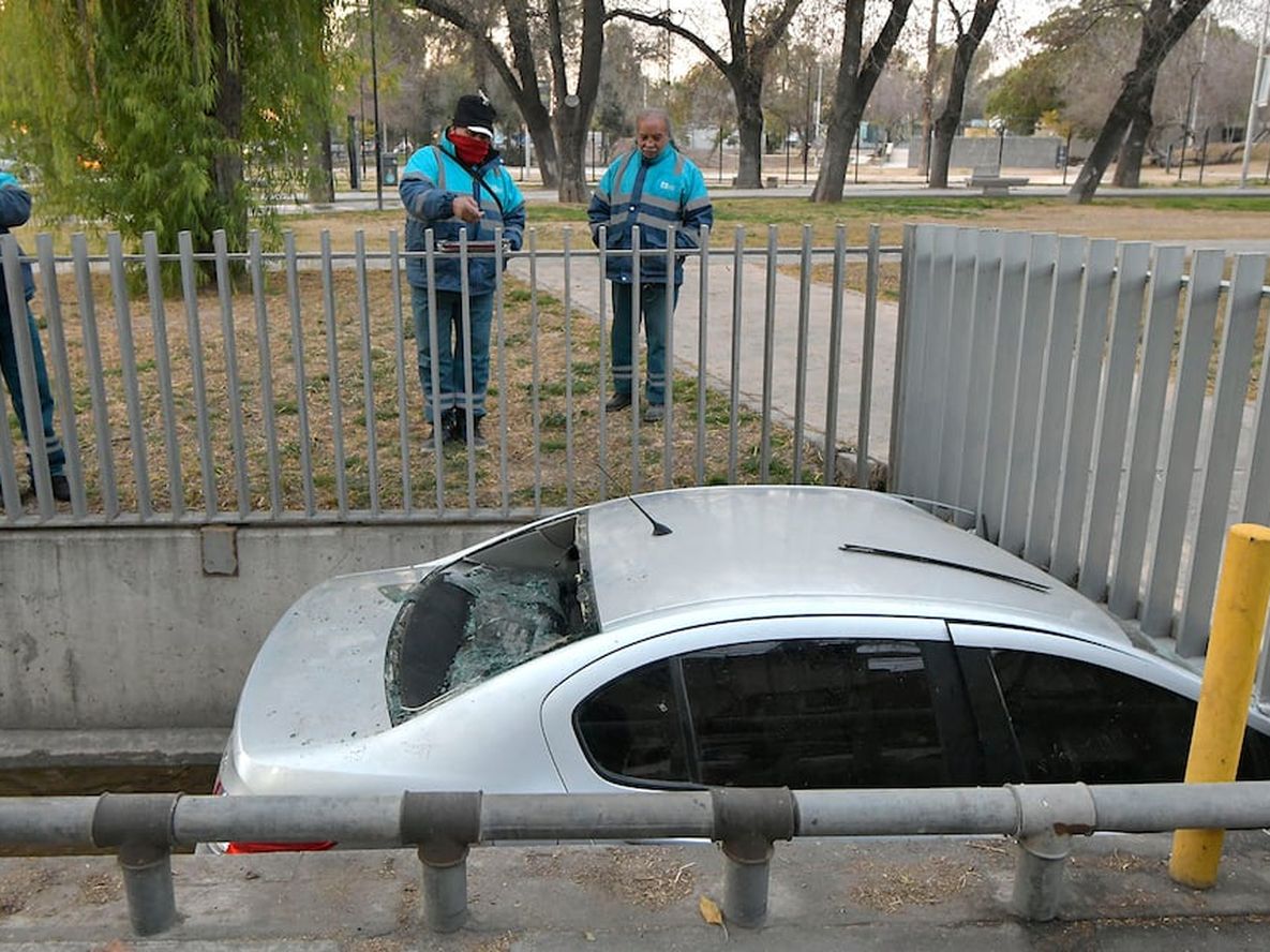 Mendoza 21 de julio de 2021 PolicialesAccidente automovilístico.En calle Ituzaingó esquina Corrientes, dos automóviles chocaron , dejando el saldo de una menor herida.Foto y video: Orlando Pelichotti / Los Andes