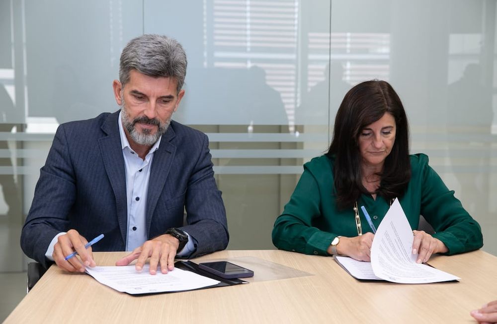 El intendente Ulpiano Suarez firmó un convenio con EMETUR para agilizar los trámites turísticos en la Ciudad