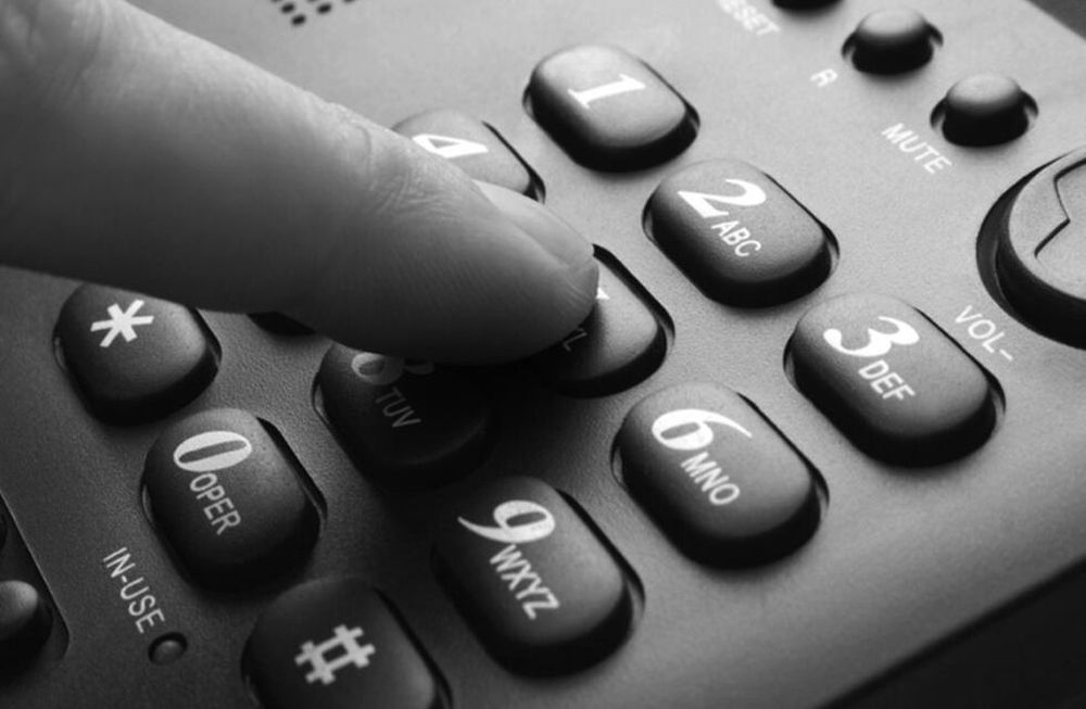 Francia le dice adiós al teléfono fijo: dejará de instalarlo y apuesta todo a internet