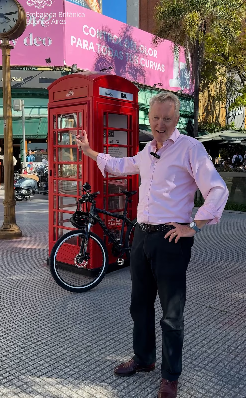 David Cairns enfatizó su interés en profundizar el entendimiento bilateral y acercarse a la vida cotidiana porteña