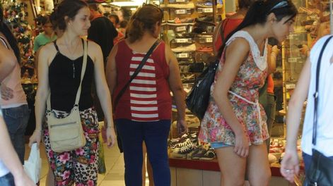 La campaña “Comprá en las Fiestas” suma sorteos de viajes para quienes superen los $25.000 en compras.
