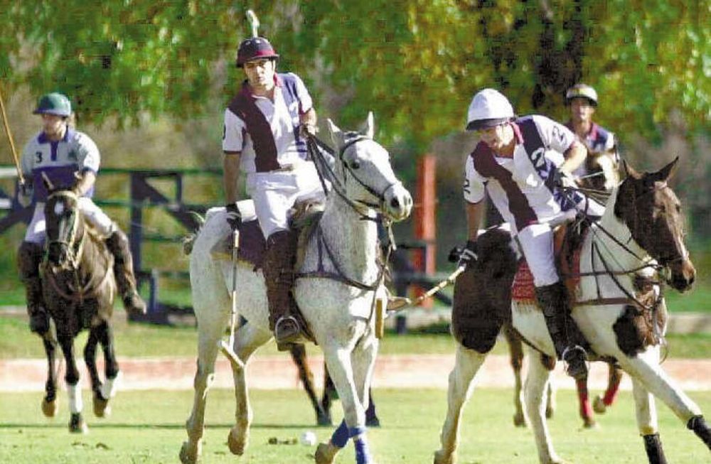 Un día como hoy de 2003: la Mercantil y El Manzano, con chapa de favoritos