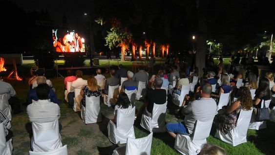 Vendimia Las Heras virtualSe realizó la primer Vendimia departamental, fué en el departamento de Las Heras y se realizó virtual en el campo histórico EL PlumerilloReina y Virreina de la Vendimia 2020 del departamento de Las Heras junto a la Reina y Virreina Nacional de la Vendimia 2020