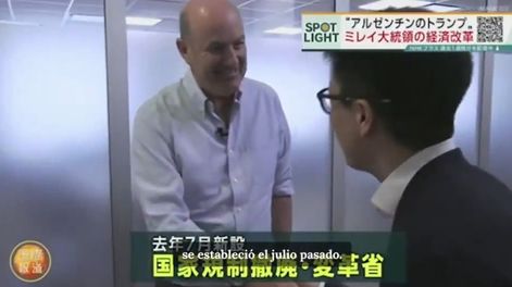 El ministro de Desregulación mostró su oficina, su contador de días para implementar la Motosierra y la influencia de Elon Musk en su trabajo.