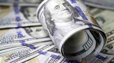 Los Andes | DÓLAR. Los beneficiarios del IFE y la Tarjeta Alimentar no podrán comprar dólares (AP/Archivo).