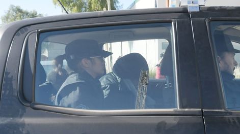 Sandra Astudillo, llegando al Polo Judicial para ser imputada por abuso sexual, como coautora, junto a Cacho Garay. Foto:  Los Andes