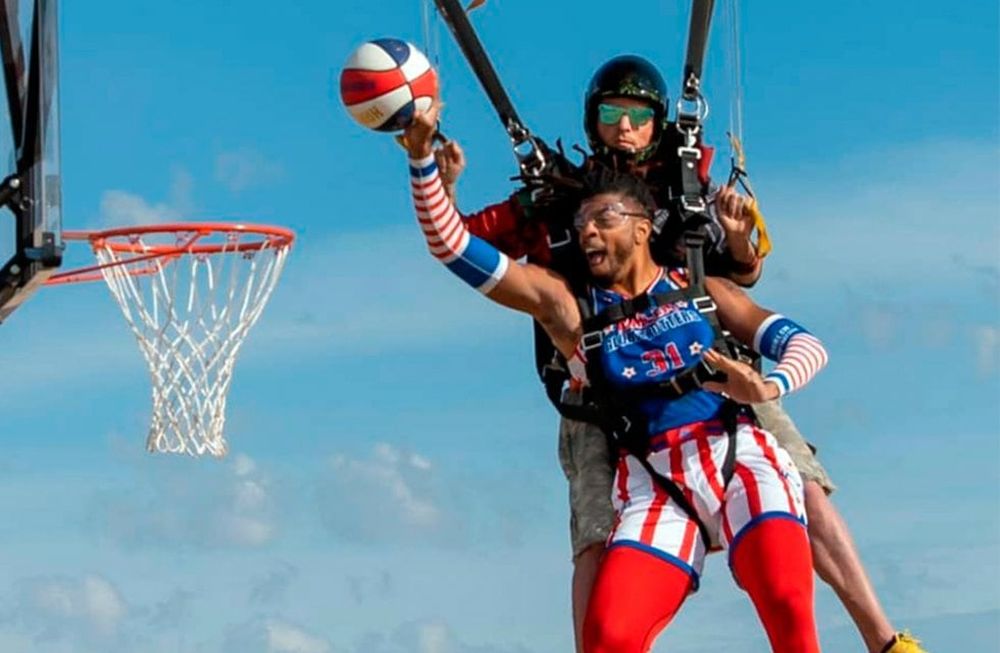 Básquet: Los Harlem Globetrotters y la volcada más arriesgada e increíble de la historia