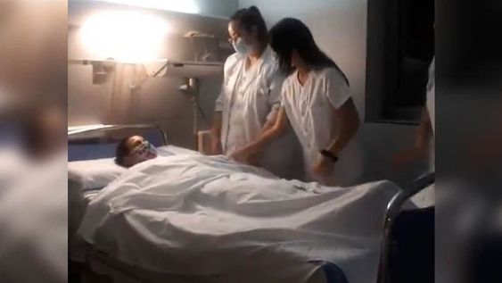 De no creer: enfermeras se burlan de pacientes fallecidos de Covid-19 y su video fue muy criticado