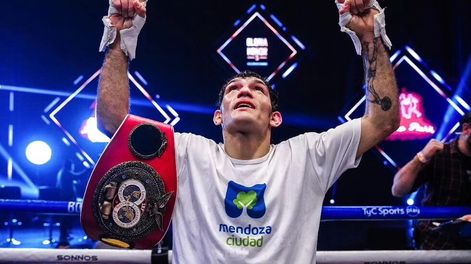 Los Andes | Juancito Carrasco y un momento especial. Tras el triunfo y ser consagrado campeón, elevó sus manos al cielo y le dedicó el título y a su mamá Margarita.